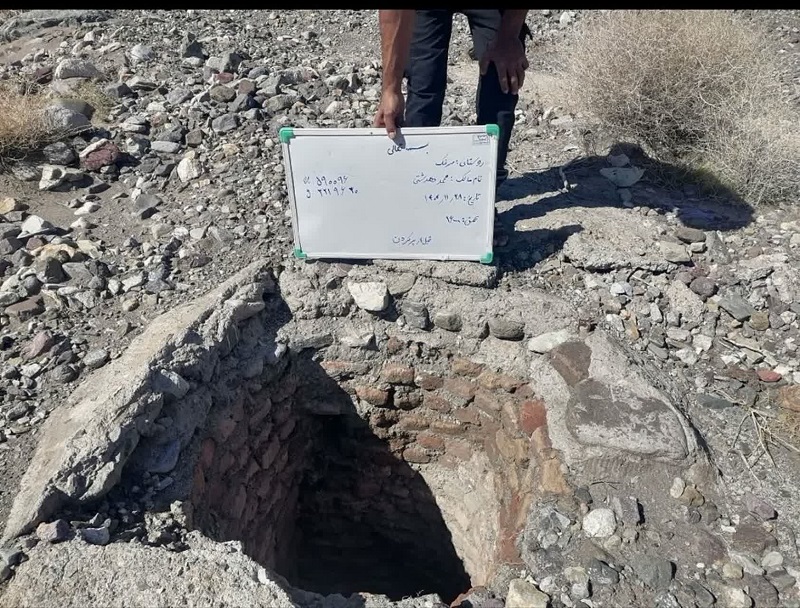 پر و مسلوب‌المنفعه شدن یک حلقه چاه غیرمجاز در روستای مرغک شهرستان بم