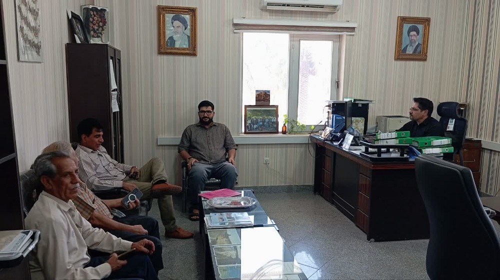 برگزاری نشست مدیر منابع آب شهرستان بم با کشاورزان و بهره‌برداران