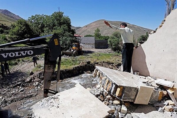 قاطعیت دستگاه قضایی بم در مقابله با تصرفات بستر رودخانه صوفی‌آباد/ ممنوعیت ارائه خدمات به تصرفات جدید